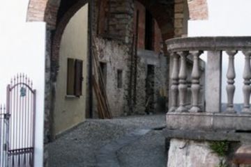 Tra le vie del Paese - Antico Porticato