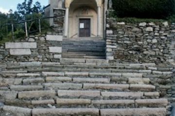 Frazione Nocco - Scalinata della Parocchiale di Santo Stefano