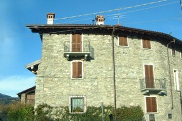 Frazione Vezzo - Casa Caratteristica