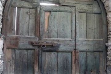 Frazione Vezzo - Antico Portone